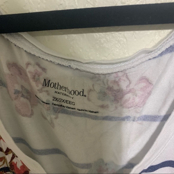 Plus size floral Motherhood Maternity top - Picture 3 of 3